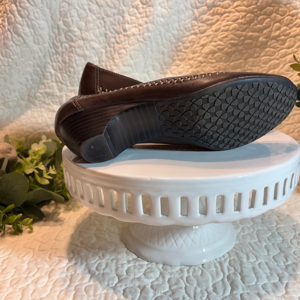Bass Brown Leather Low Heel Moccasin Style with Floral Accents - Picture 5 of 5